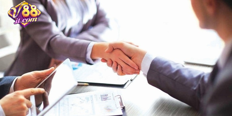 Niềm vui vỡ òa khi trúng giải, tận hưởng khoảnh khắc chiến thắng.